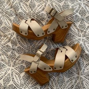 Korks by Kork-Ease cream wood block sandals